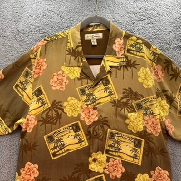 Tommy Bahama Men's Large 100% Silk Hawaiian Shirt Post Card Flower Design EUC - Picture 2 of 10